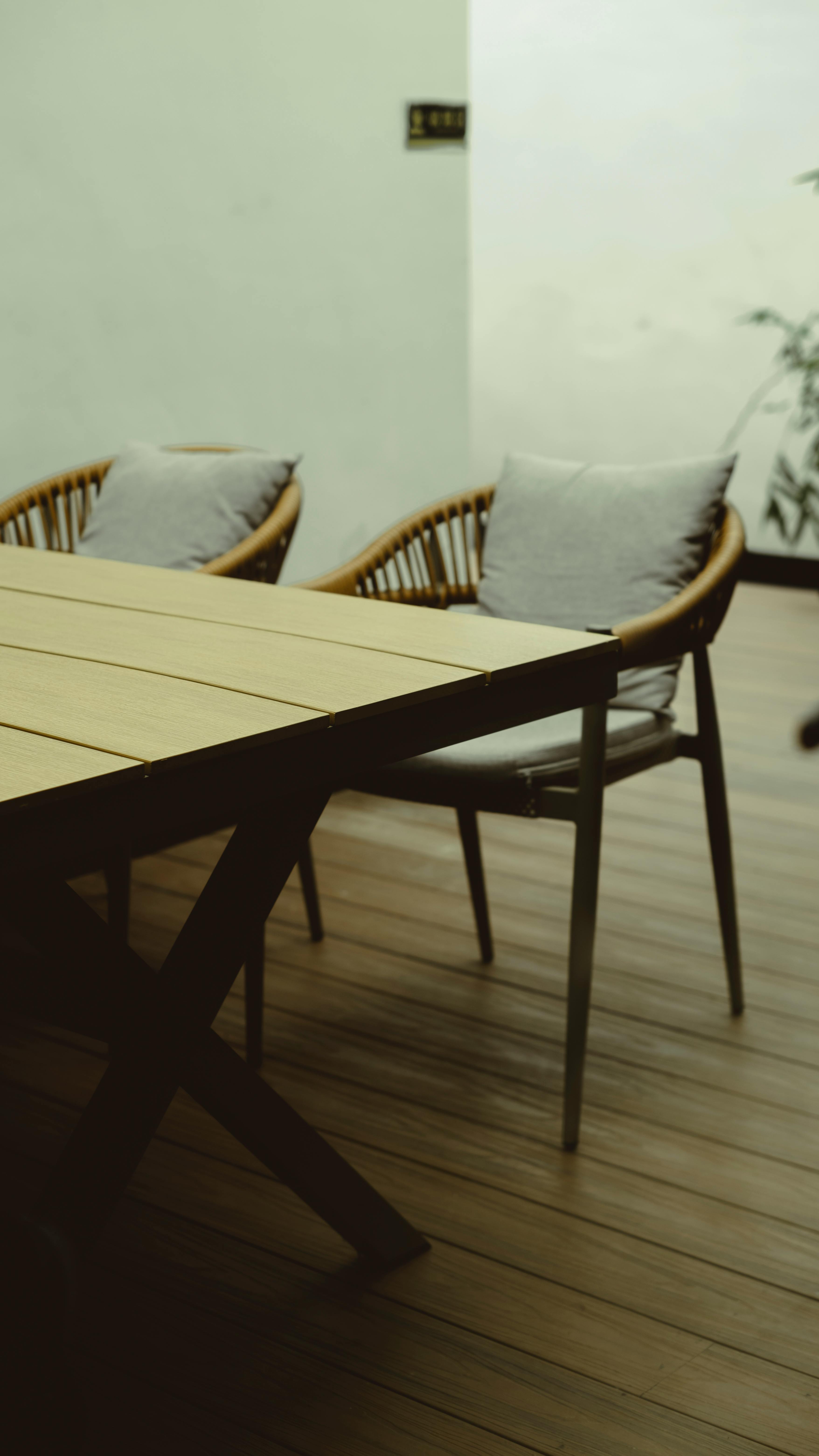 Mueble de madera maciza Veskor