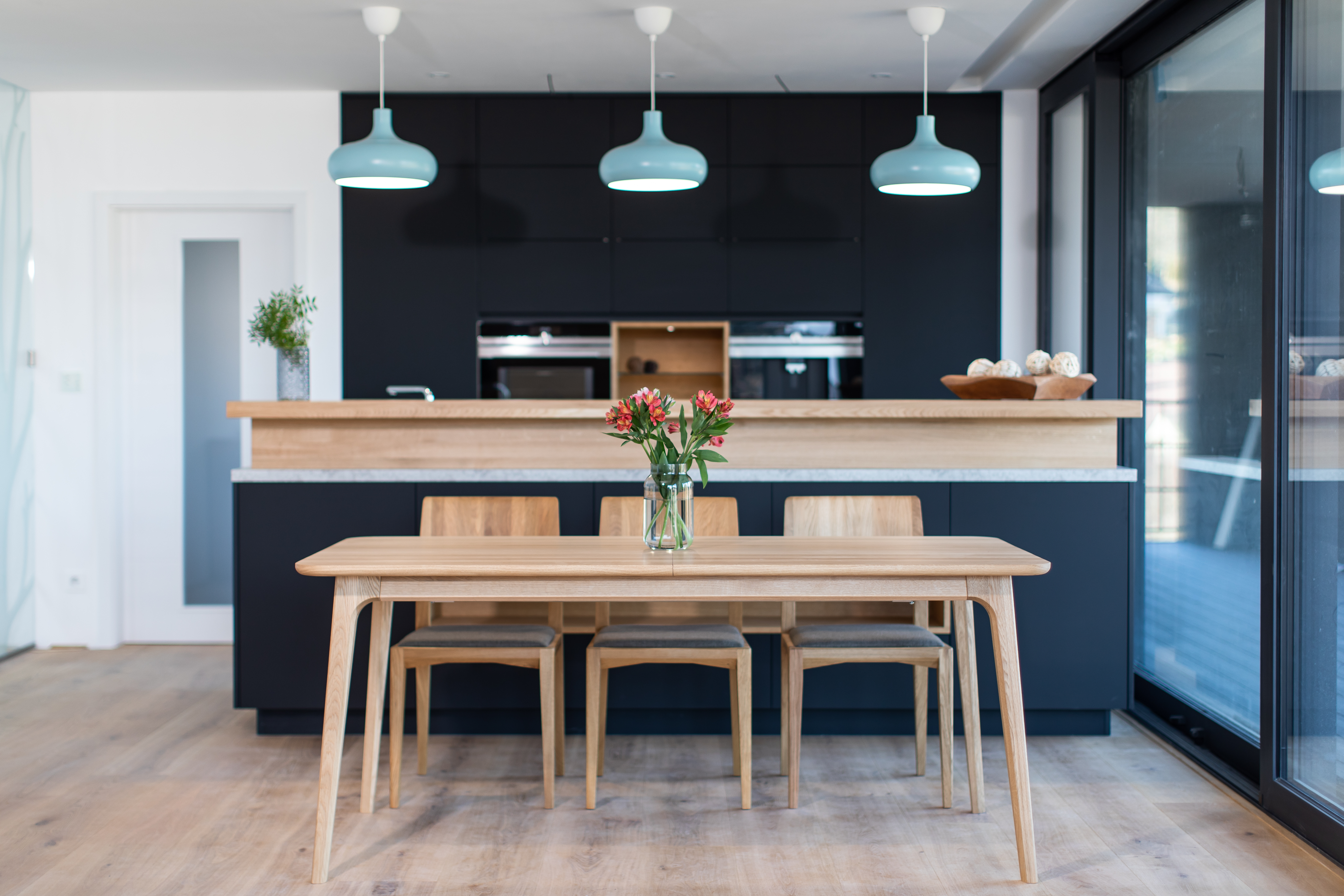 Mueble de madera maciza Veskor