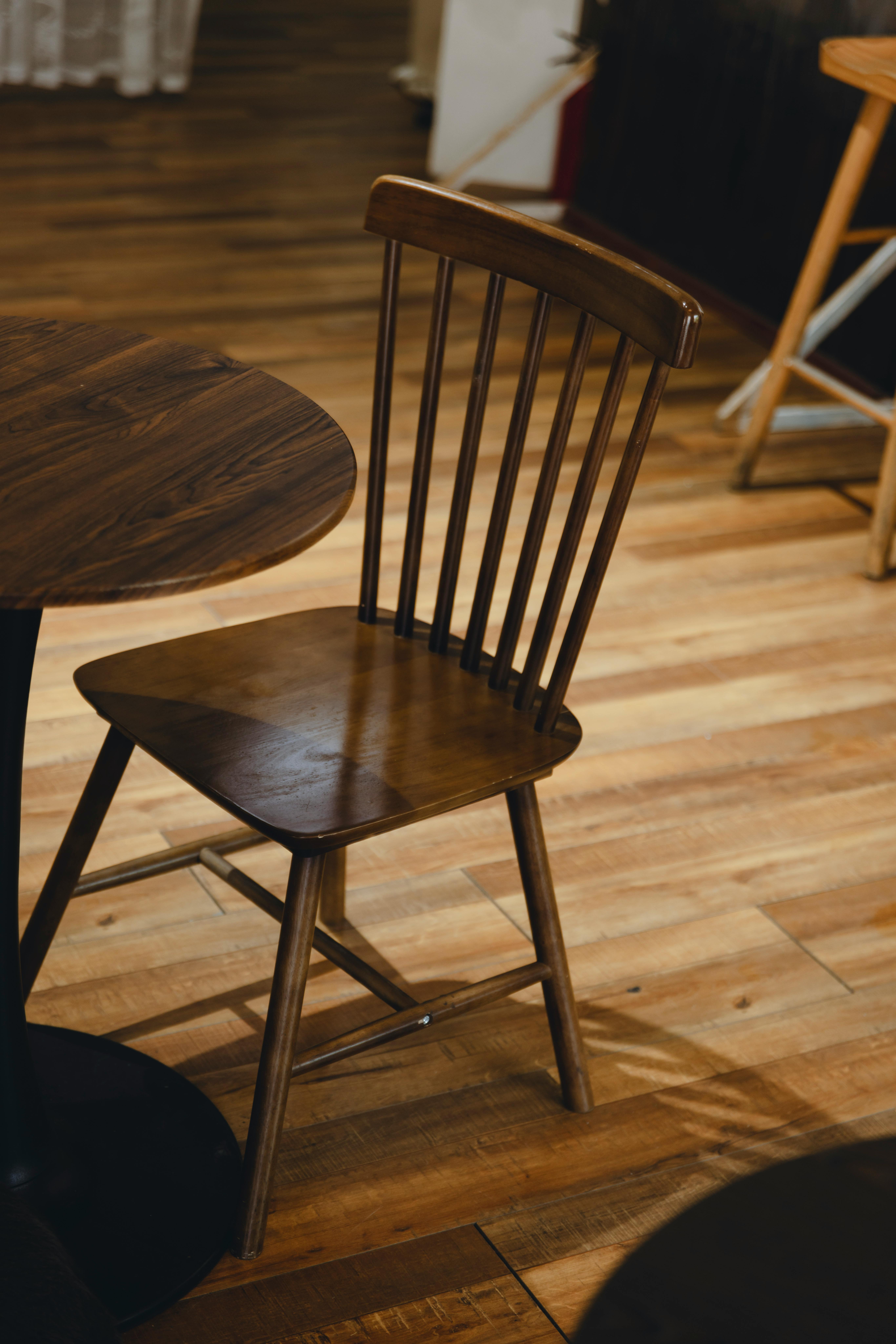 Mueble de madera maciza Veskor