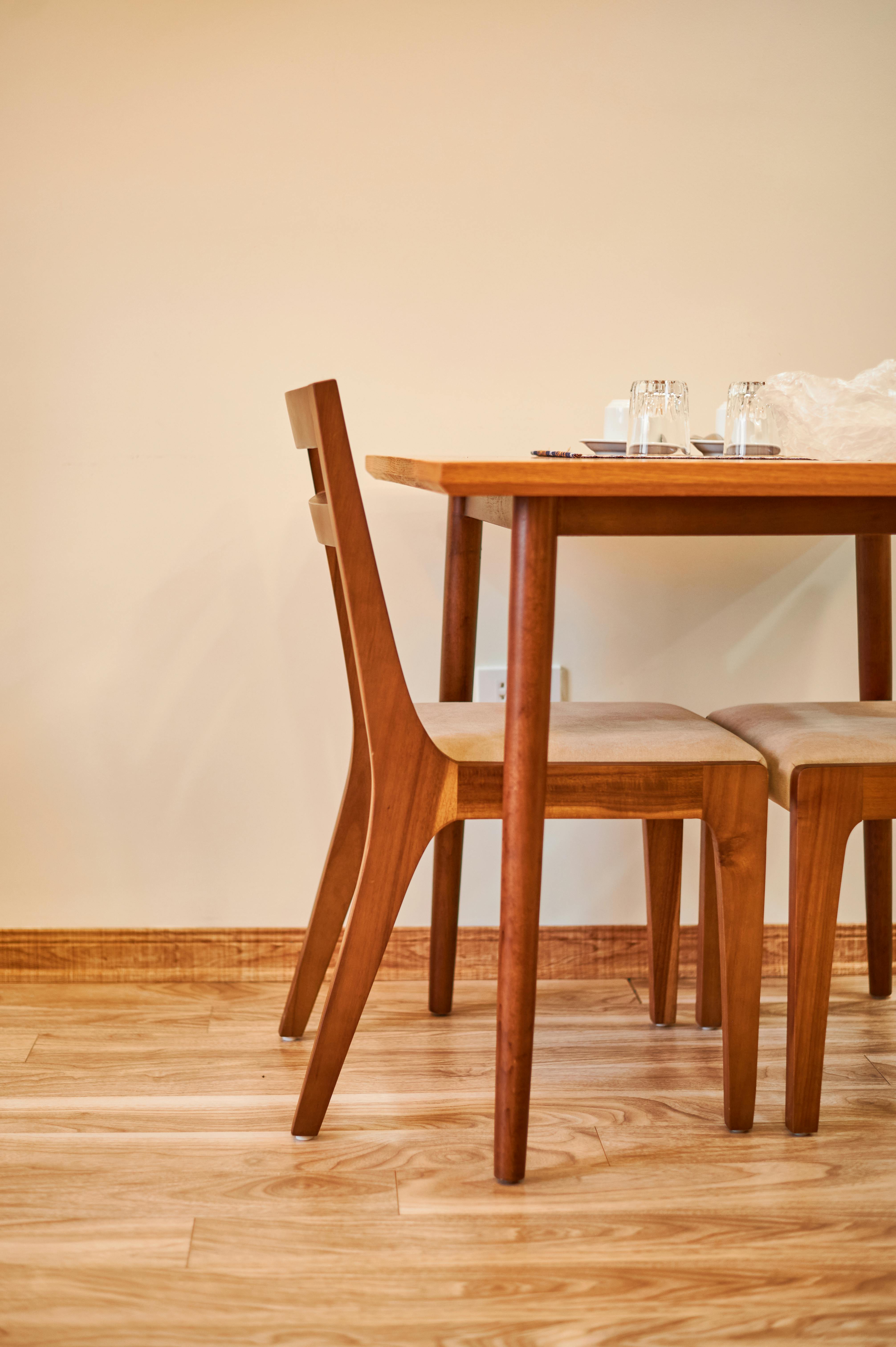 Mueble de madera maciza Veskor
