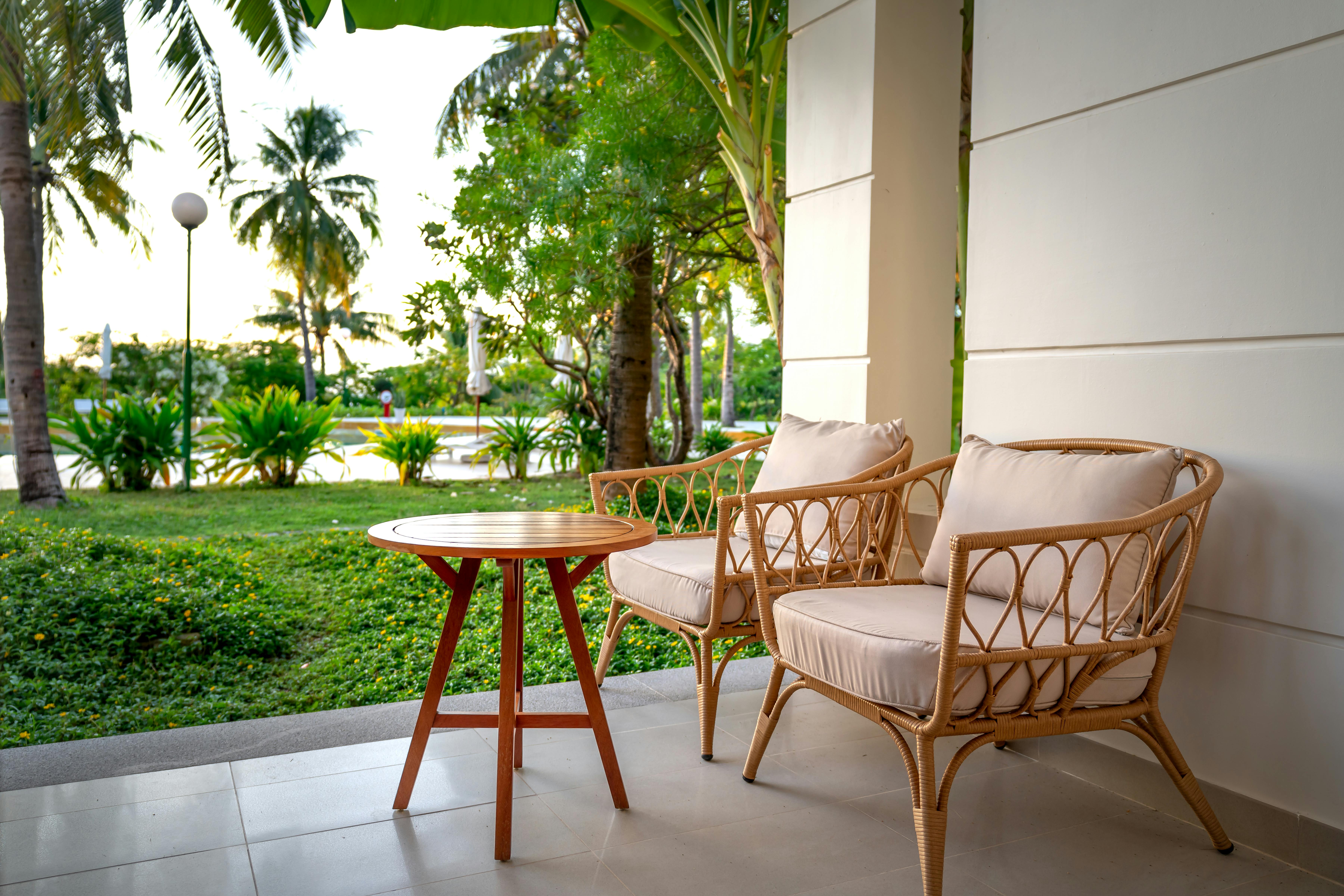 Mueble de madera maciza Veskor
